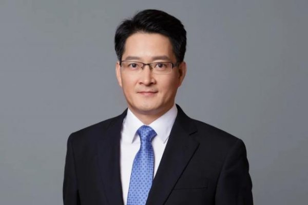 泛策略 半年50家公司涌入港股，这是泡沫，还是起点？