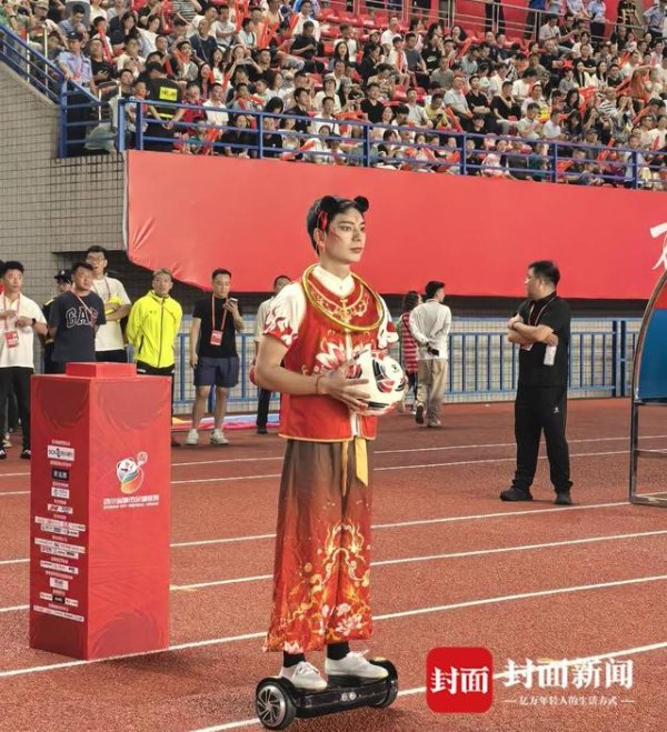 盈禾配资 比分1∶1 “川超”宜宾自贡握手言和 双方教练“承压”能力势均力敌