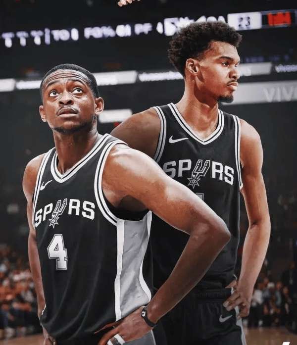 盈丰配资 福克斯回归激活马刺, 他和文班亚马组合在攻防两端形成互补